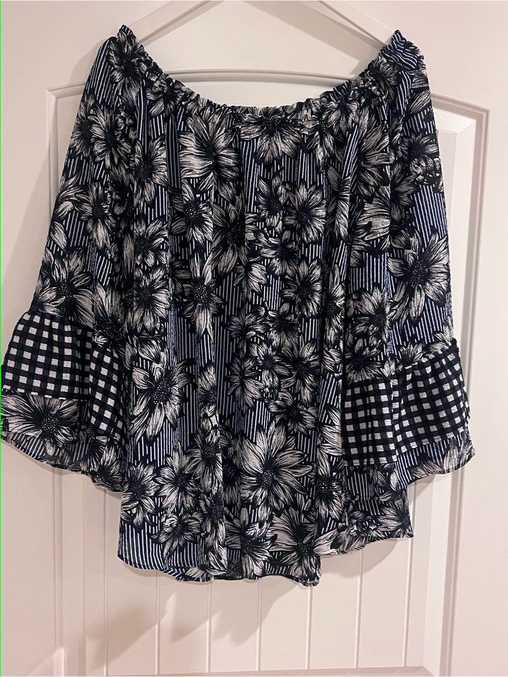 Ladies size 3X- Off the shoulder pop over top- bell sleeves - navy